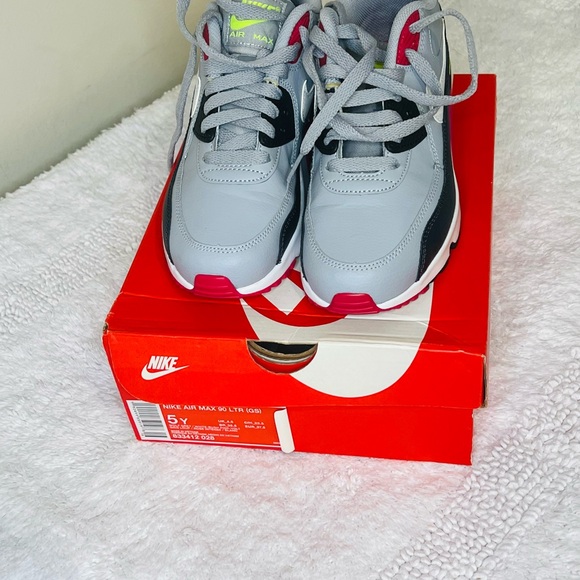 Nike Air Max 90 LTR (GS) | Size 5Y | Gray / Black / Pink - Picture 3 of 5